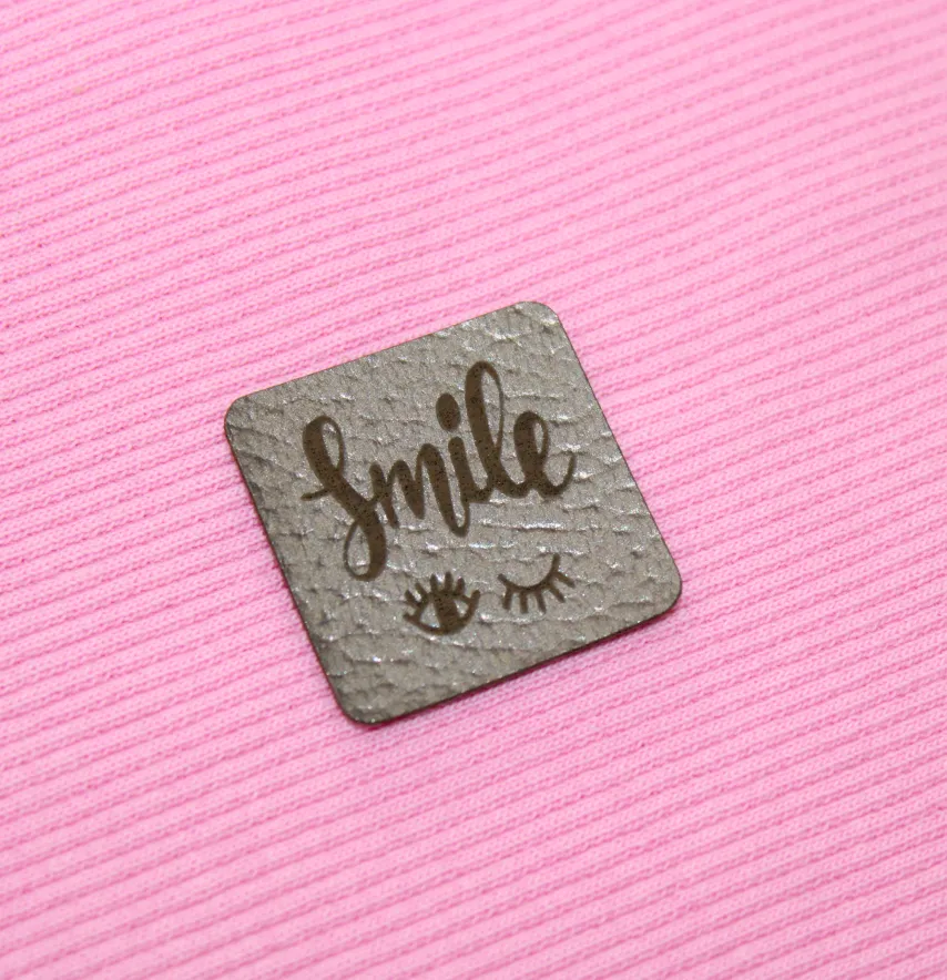 Нашивка "Smile" 30*30 мм графітового кольору-0