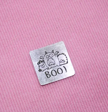 Нашивка "Boo" 30*30 мм срібного кольору