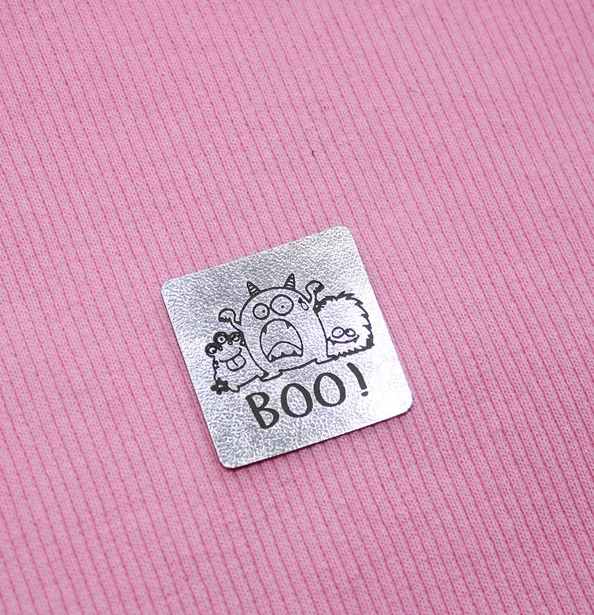 Нашивка "Boo" 30*30 мм серебряного цвета-0