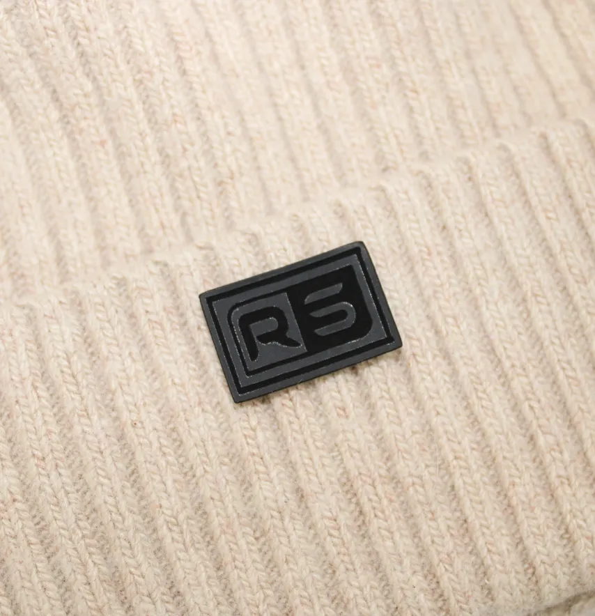 Нашивка "RS" 30*20 черного цвета-1
