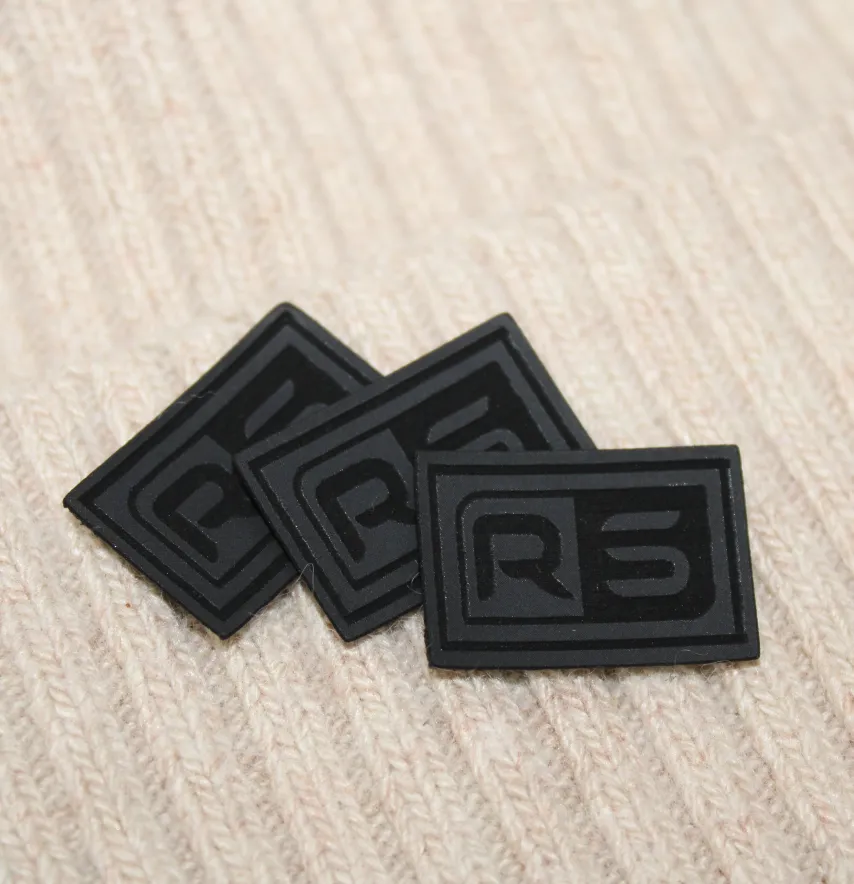Нашивка "RS" 30*20 черного цвета-2