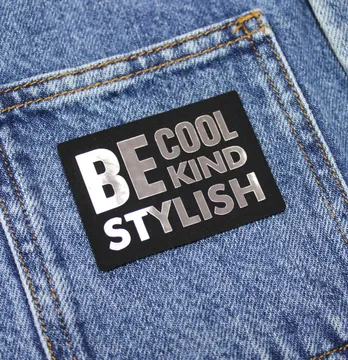 Нашивка "Be cool kind stylish" 70*50мм черного цвета