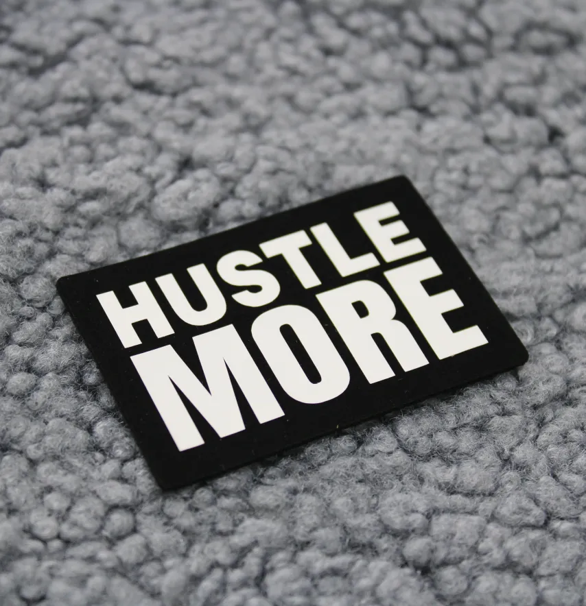 Нашивка "Hustle More" 60*40 мм чорного кольору-1