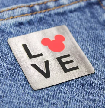 Нашивка "Love" микки 40*40мм серебряного цвета