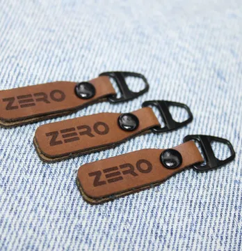 Подвеска "ZERO" 13*50 мм коричневого цвета