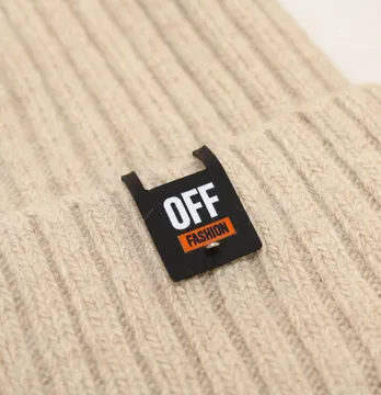 Нашивка "Off fashion" 18*50мм черного цвета