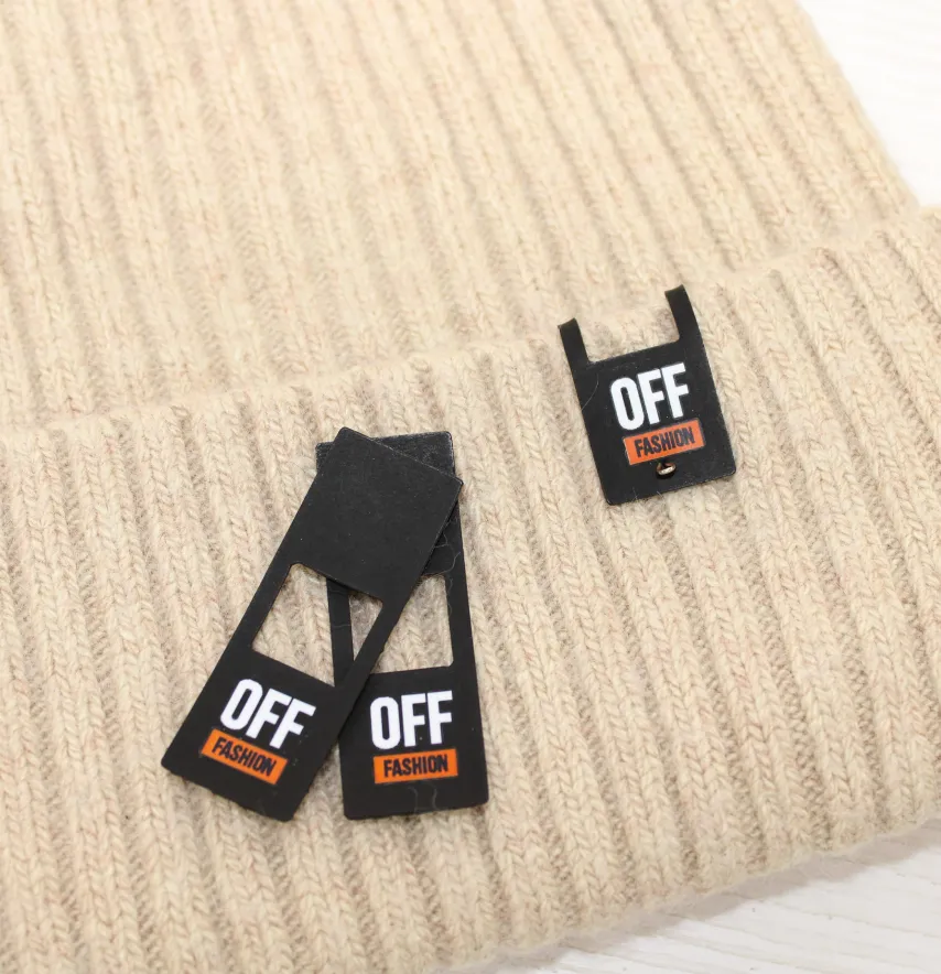 Нашивка "Off fashion" 18*50 мм чорного кольору-1