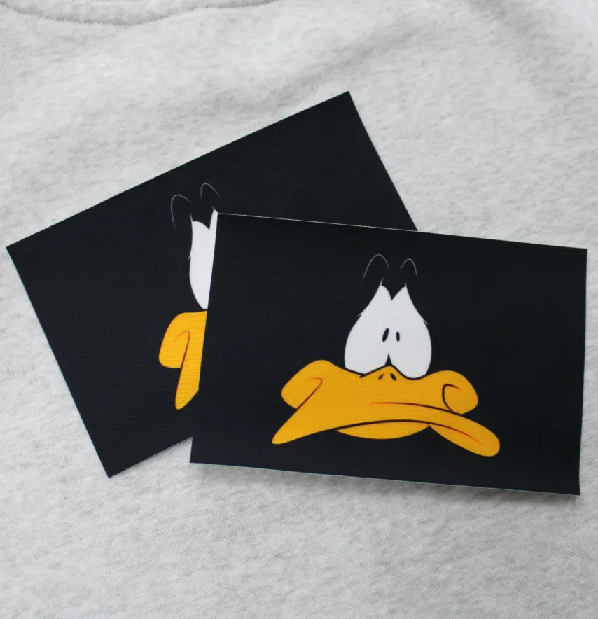 Нашивка тканева "Duffy Duck" 10*15 см чорного кольору-1