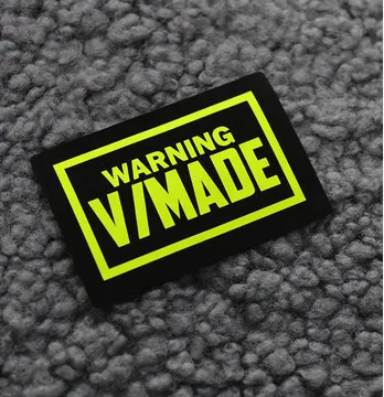 Нашивка "Vmade" 60*40 мм черного цвета с зеленым