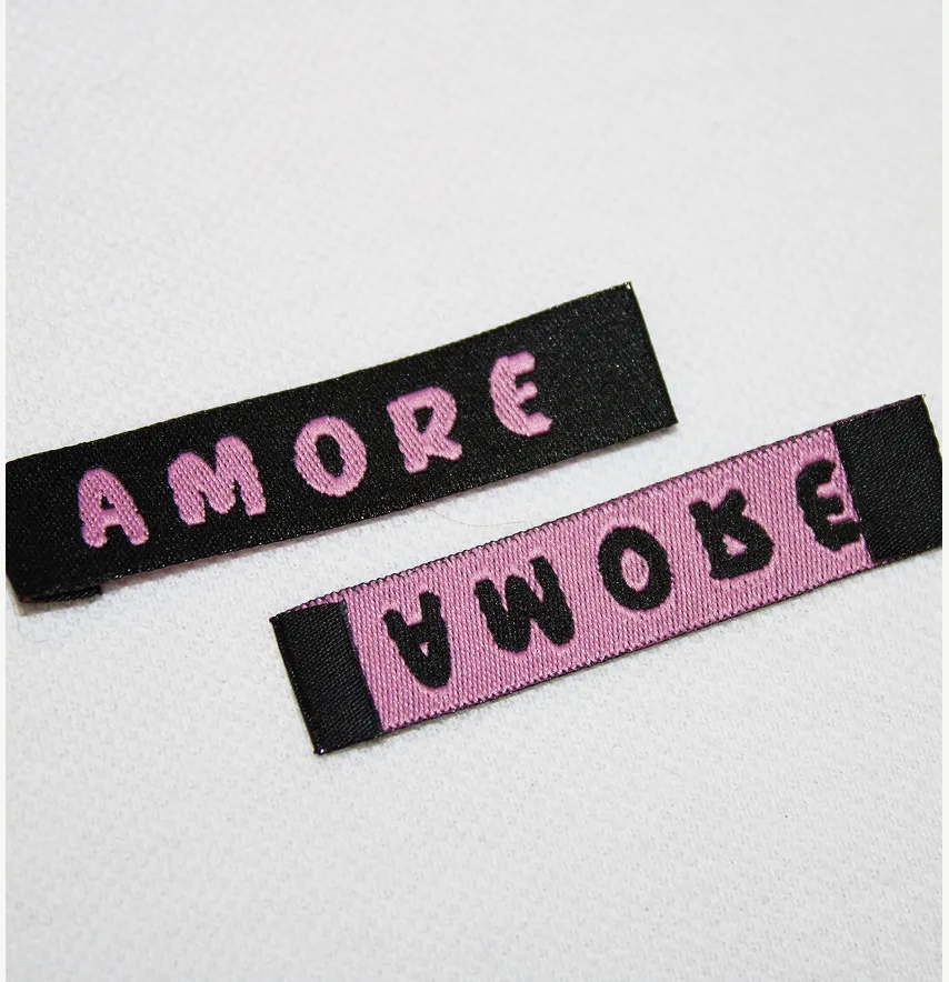 Бирка жаккардовая "Amore" 50*12 мм черного цвета с розовым лого-1