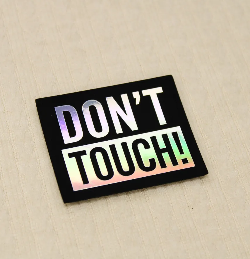 Нашивка "Don't touch" 60*50 мм чорного кольору з голограмою-1
