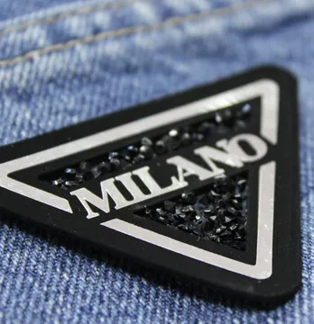 Нашивка з акриловим камінням "Milano" 60*43 мм чорного кольору з чорним камінням