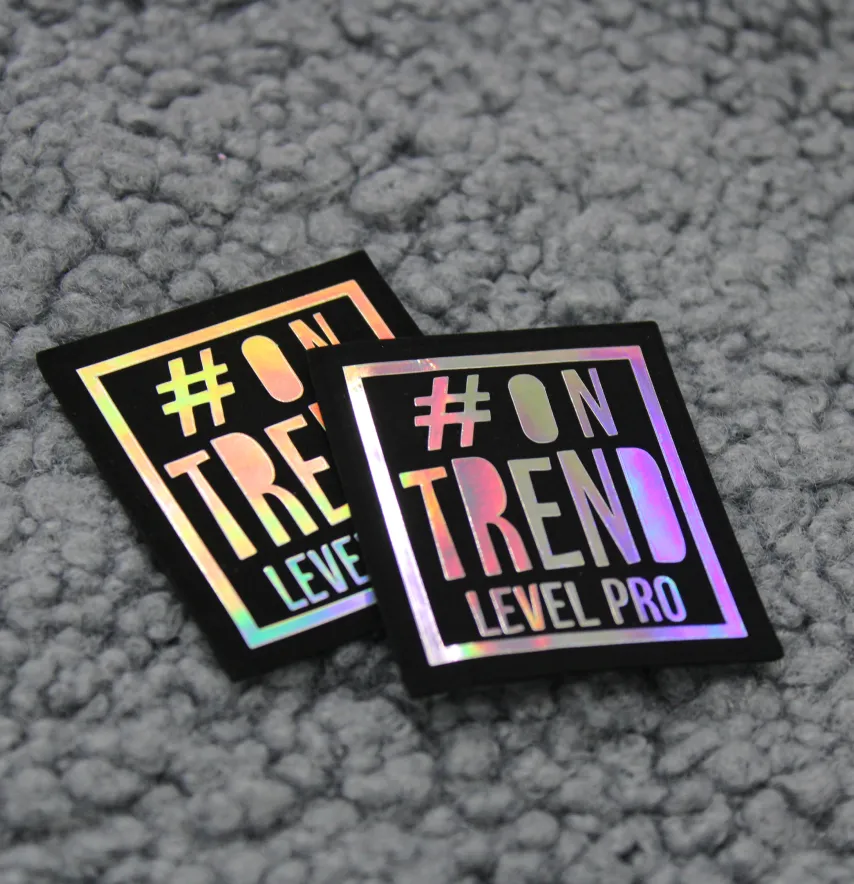 Нашивка "On trend" 40*50 мм чорного кольору з голограмою-1
