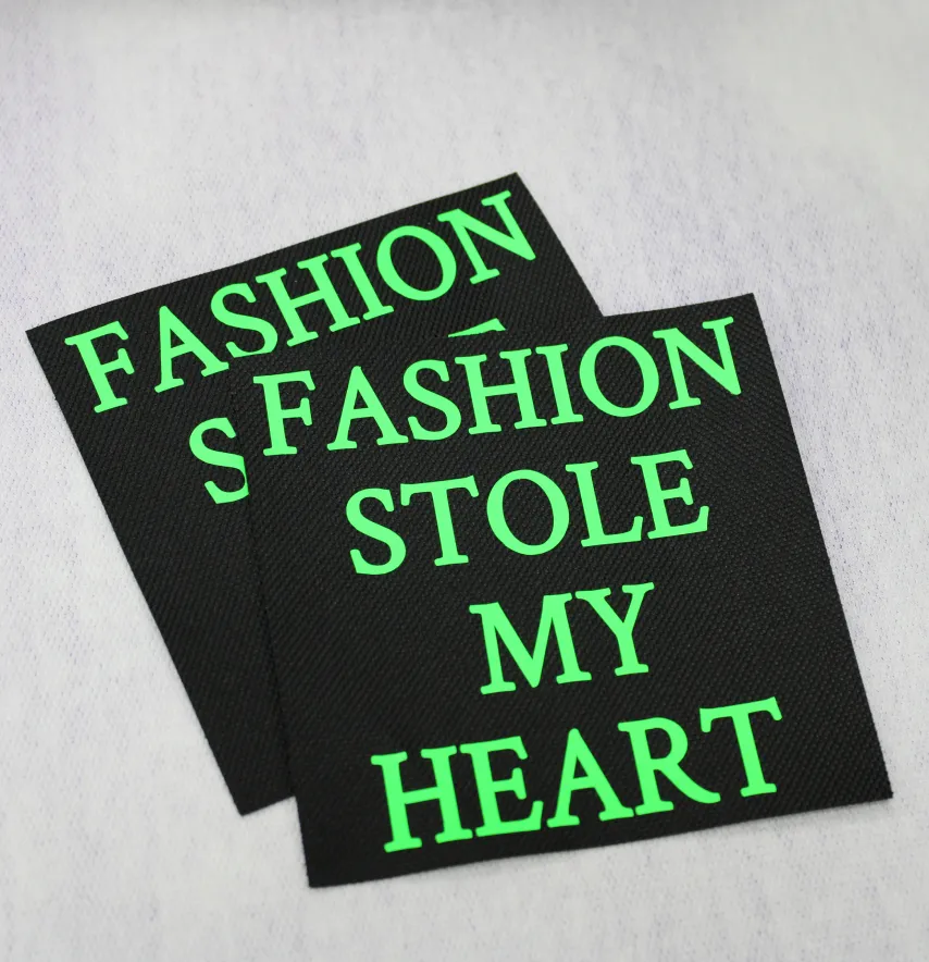 Нашивка "Fashiom stole" 100*100 мм чорного кольору з неоново зеленим написом-1