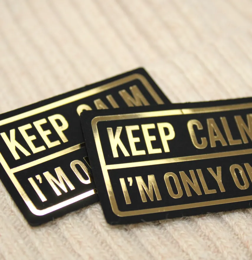 Нашивка "Keep calm" 60*40 мм чорного кольору з золотом-3