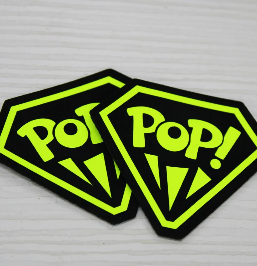 Нашивка "Pop it" алмаз 50*60 мм чорного кольору з жовтим малюнком-1