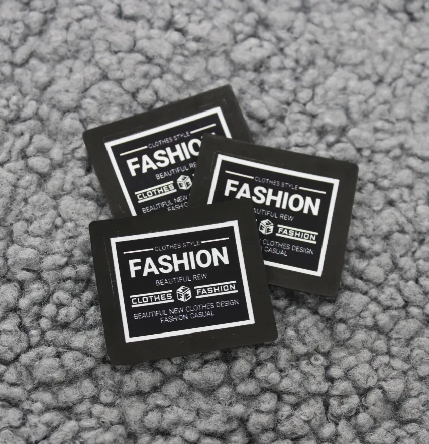 Нашивка "Fashion" 40*35 мм чорного кольору-1