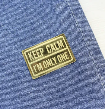 Нашивка "Keep calm" 60*40 мм золотого цвета
