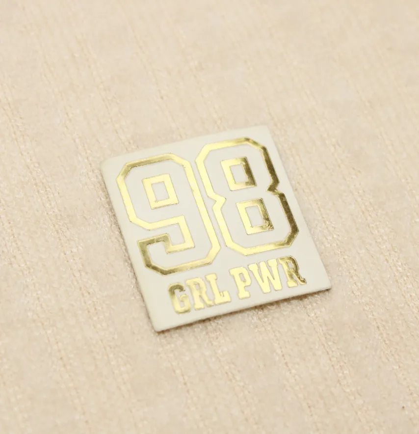 Нашивка "98 Girl Power" 30*27мм белого цвета с золотой надписью.-0