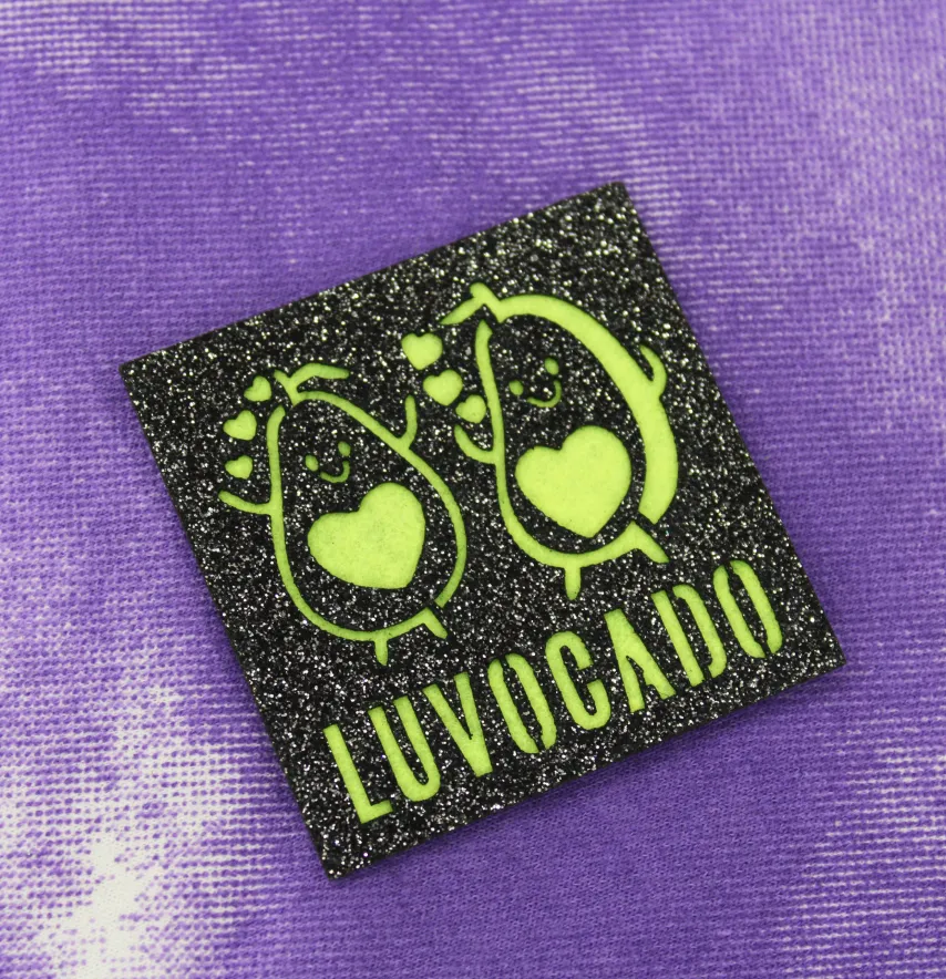 Нашивка з глітеру "Luvocado" 45*45 мм чорного кольору-0