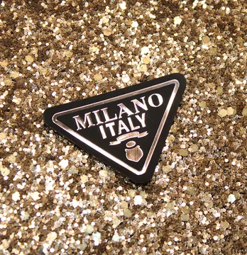 Нашивка "Milano" 50*35 мм чорного кольору з голограмою