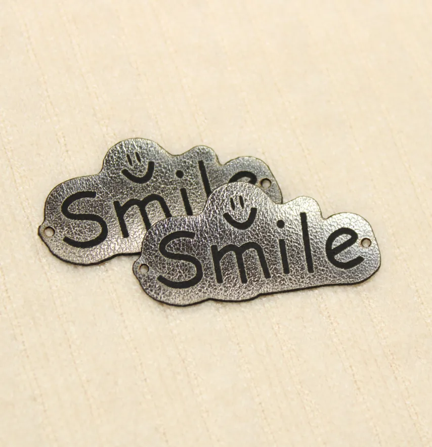 Нашивка "Smile" 40*20 мм графітового кольору-1