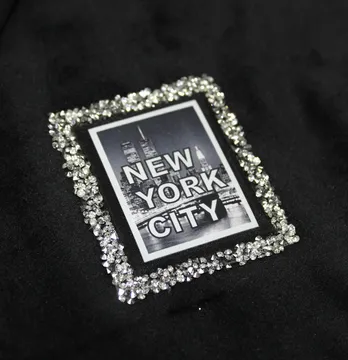 Нашивка с акриловыми камнями "New York" 55*65 мм черно-белого цвета с серебряными камнями