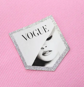 Нашивка из глитера "Vogue" 67*75 мм белого цвета