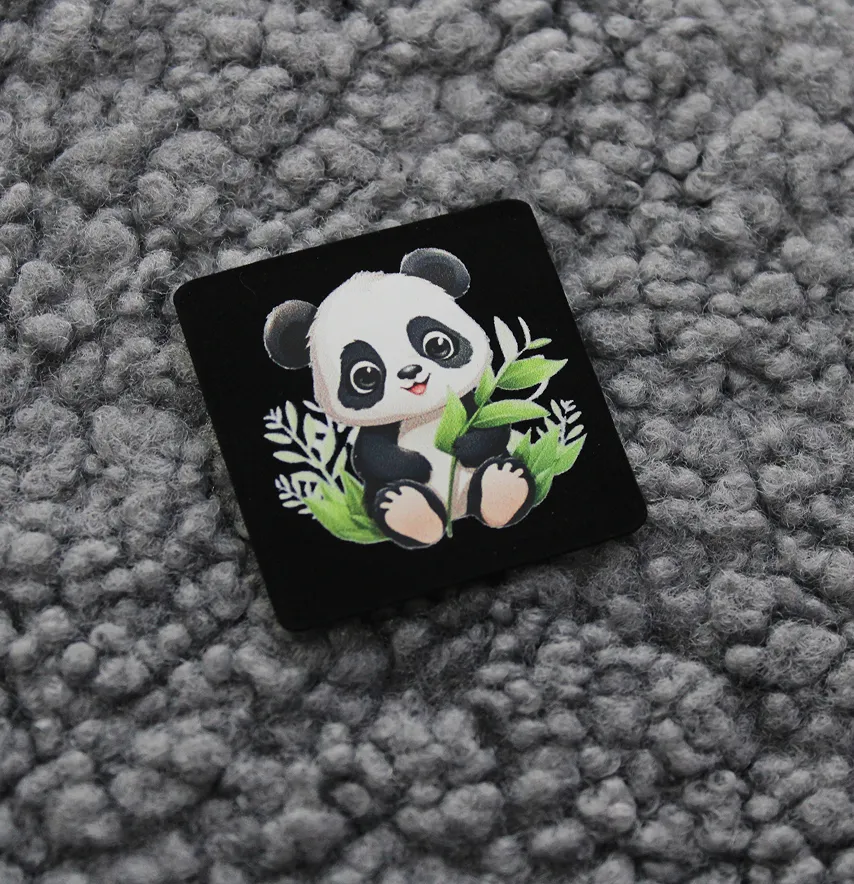 Нашивка "Панда" с листьями 40*40 мм черного цвета-0