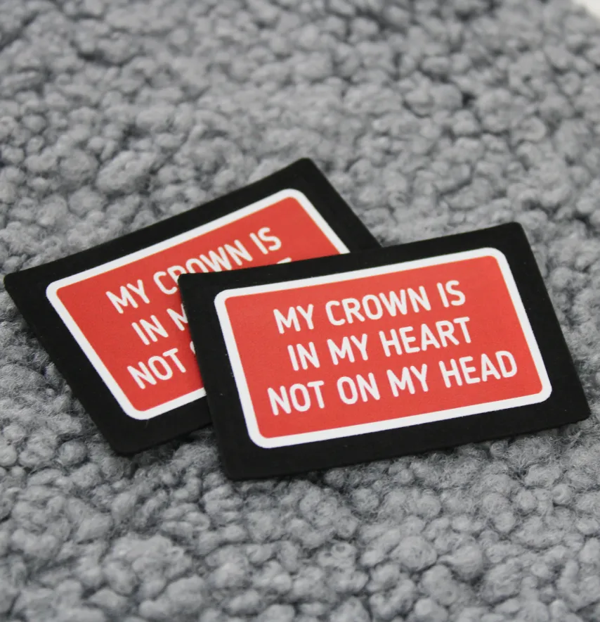 Нашивка "My crown is in my heart" 60*40 мм червоного кольору-1