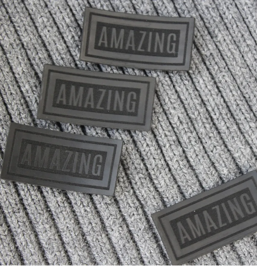 Нашивка "Amazing" 40*20 мм черного цвета-1