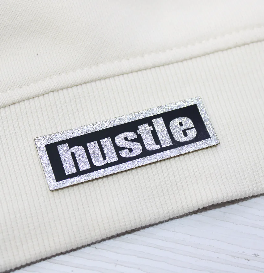 Нашивка из глитера "Hustle" 80*20 мм серебряного цвета-0
