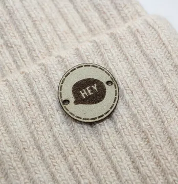 Нашивка "Hey" d=25 мм оливкового кольору