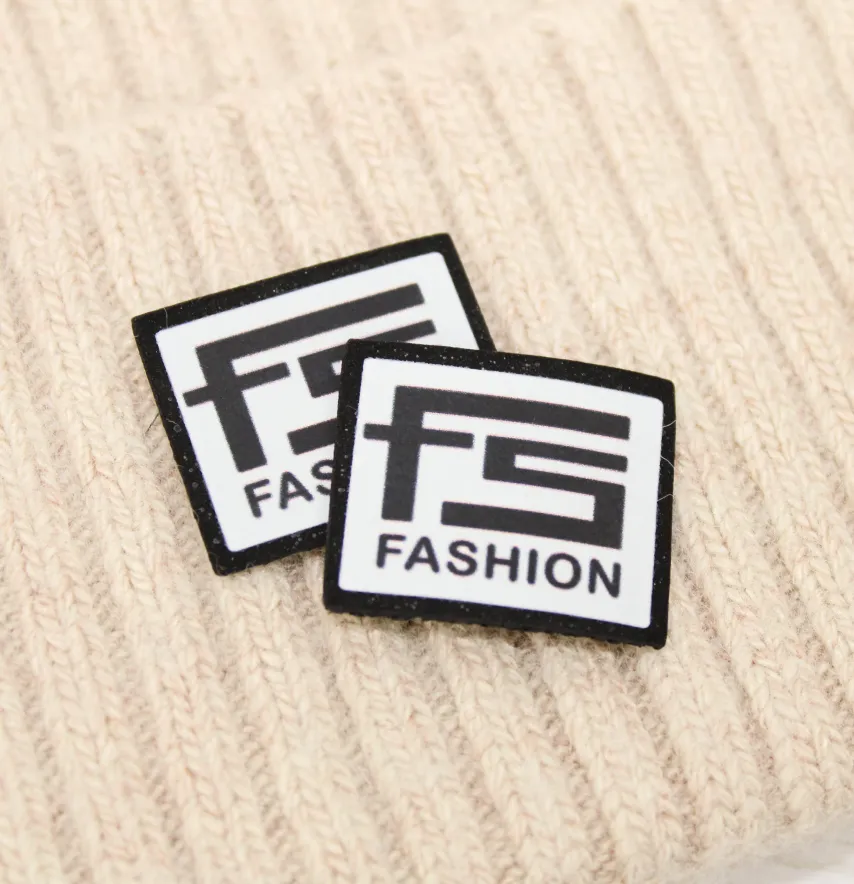 Нашивка "Fashion" 30*25 мм білого кольору-1