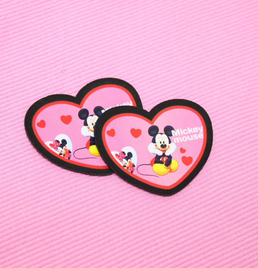 Нашивка "Mickey Mouse" серце 55*45 мм рожевого кольору-1