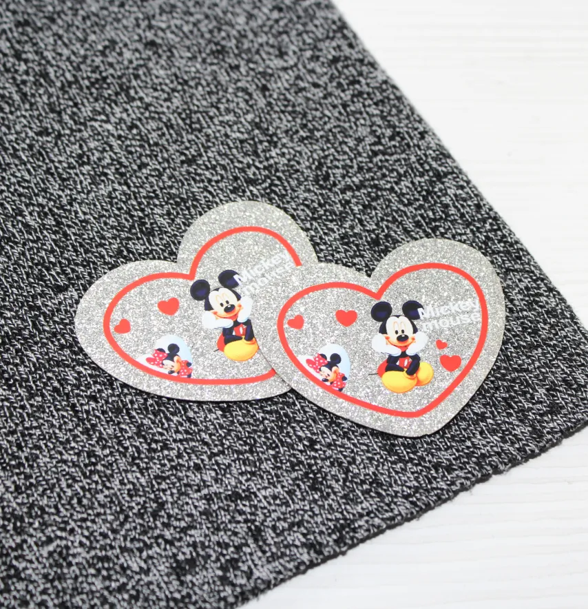 Нашивка из глитера "Mickey mouse" сердце 55*45 мм серебряного цвета-1