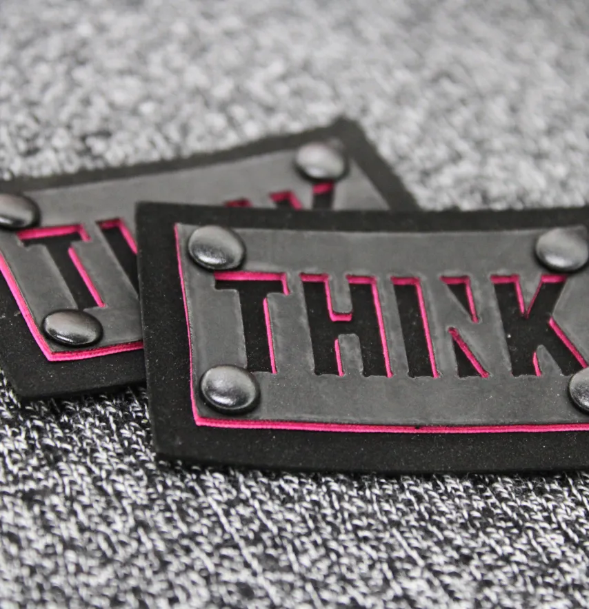Нашивка "Think" 60*40 мм чорно-рожевого кольору-1