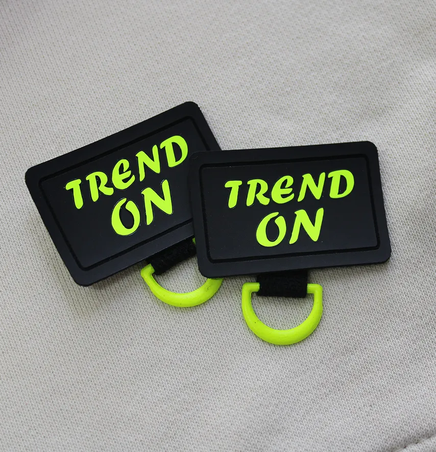 Нашивка "Trend on" 45*30 мм черного цвета-1