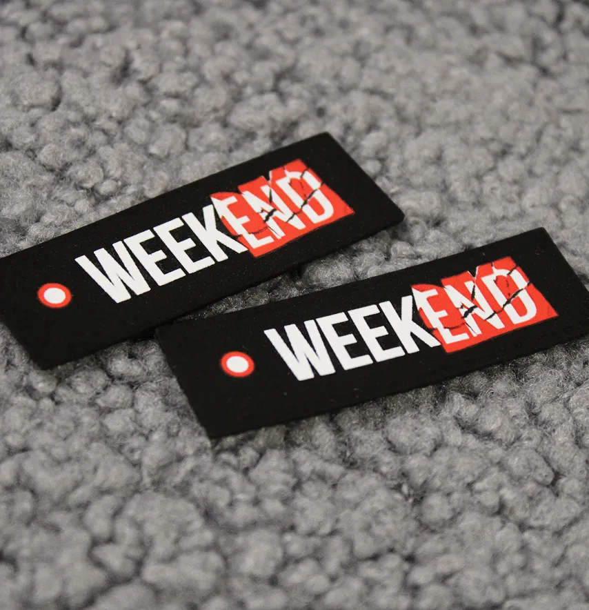 Нашивка "Weekend" 60*20 мм чорного кольору-1