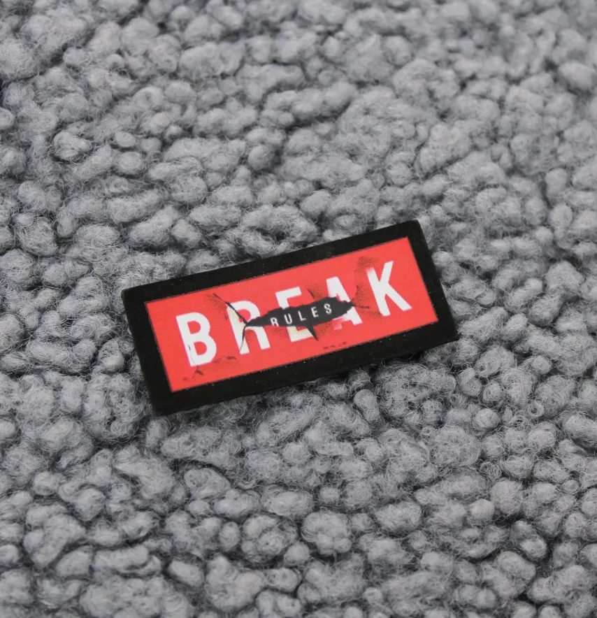 Нашивка "Break" 20*45мм красного цвета-0