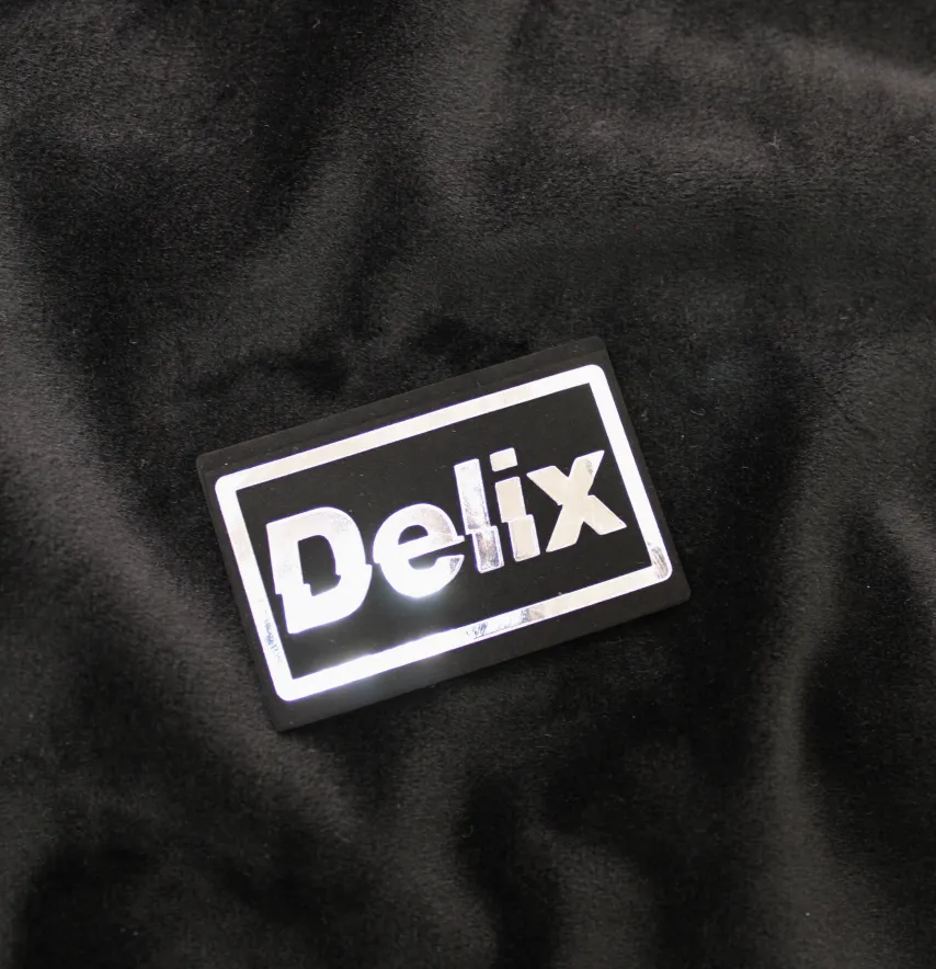 Нашивка "Delix" 60*40 мм чорного кольору зі сріблом-1