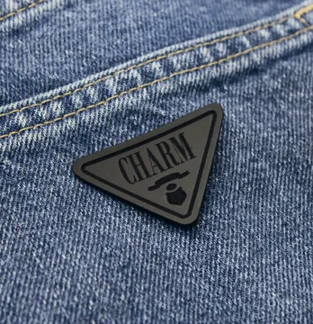 Нашивка "Charm" 30*45 мм чорного кольору