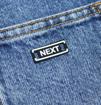 Нашивка "Next" 30*12 мм черного цвета