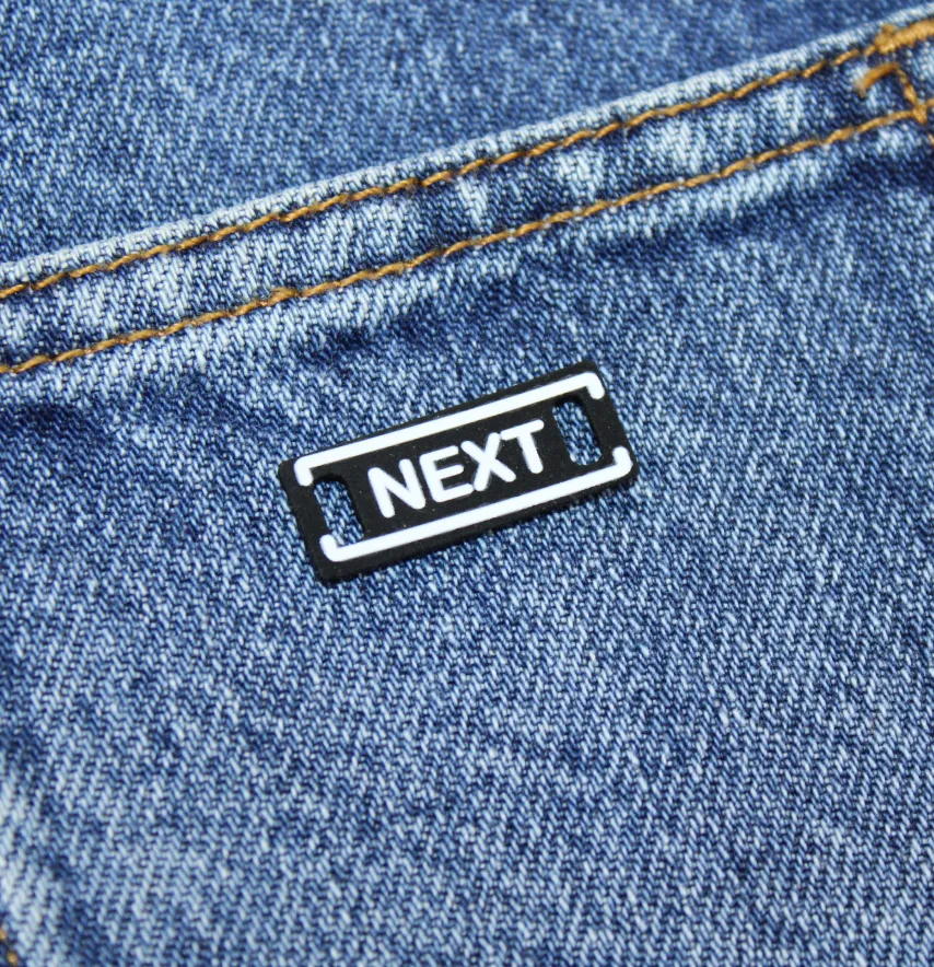 Нашивка "Next" 30*12 мм черного цвета-0