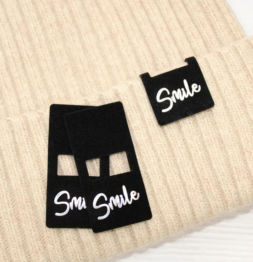 Нашивка "Smile" 30*60 мм чорного кольору з голограмою-1