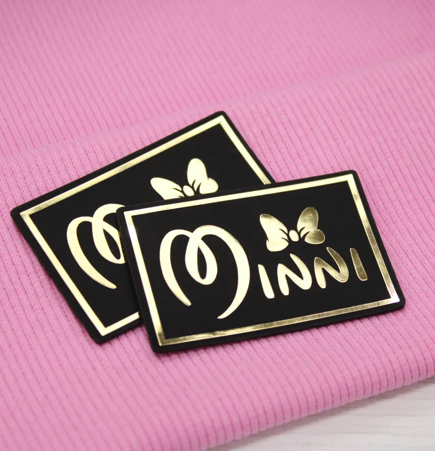 Нашивка "Minni" 60*40мм черного цвета с золотом-1
