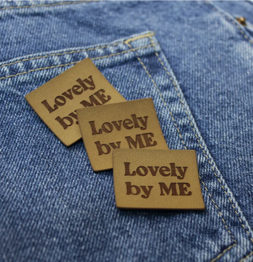 Нашивка "Lovely" 35*30 мм пісочного кольору-1