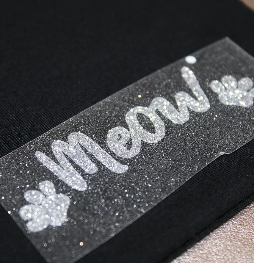 Термоаплікація з глітеру "Meow" з лапками 2,4*7 см срібного кольору-1