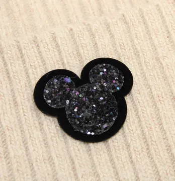 Нашивка из глитера "Mickey" 40*35 мм черного цвета