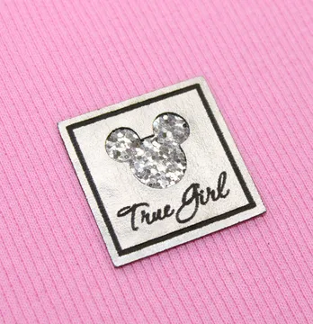 Нашивка из глитера "True girl" 35*35 мм серебряного цвета